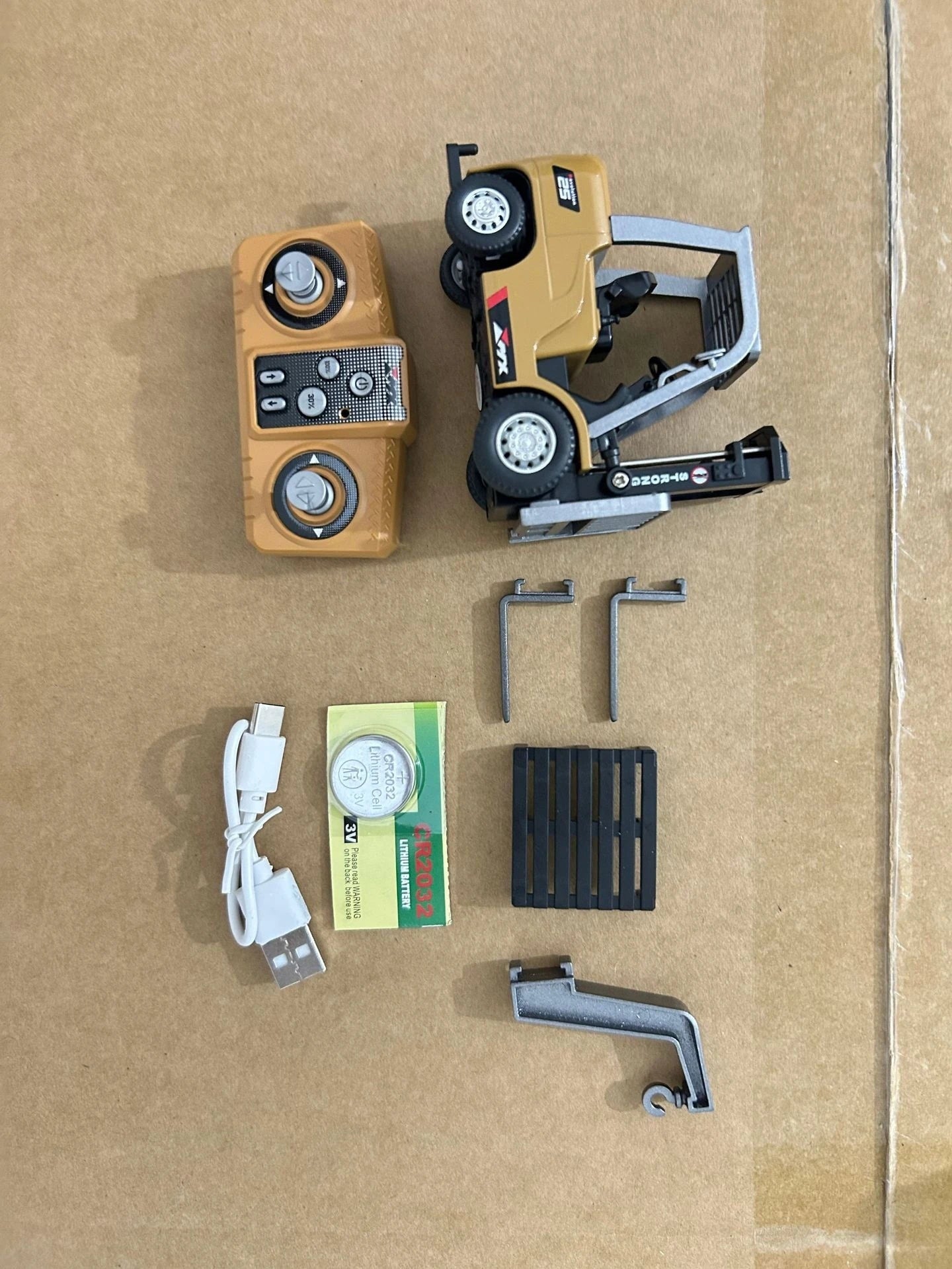 Remote Control Metal Forklift Truck – Ready-to-Drive Fun for Teens