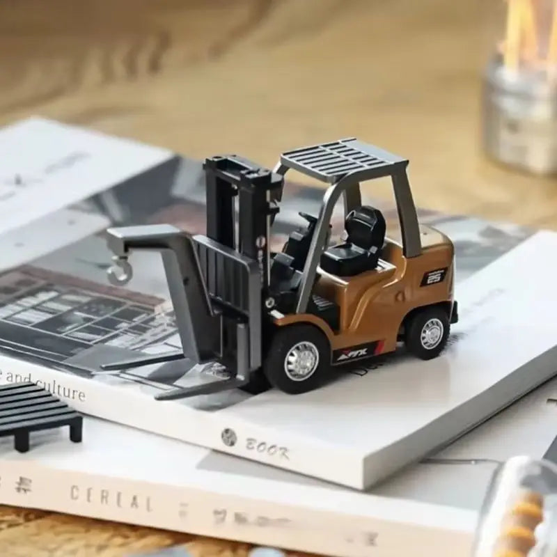Remote Control Metal Forklift Truck – Ready-to-Drive Fun for Teens