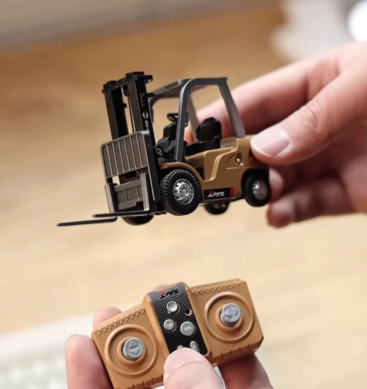 Remote Control Metal Forklift Truck – Ready-to-Drive Fun for Teens